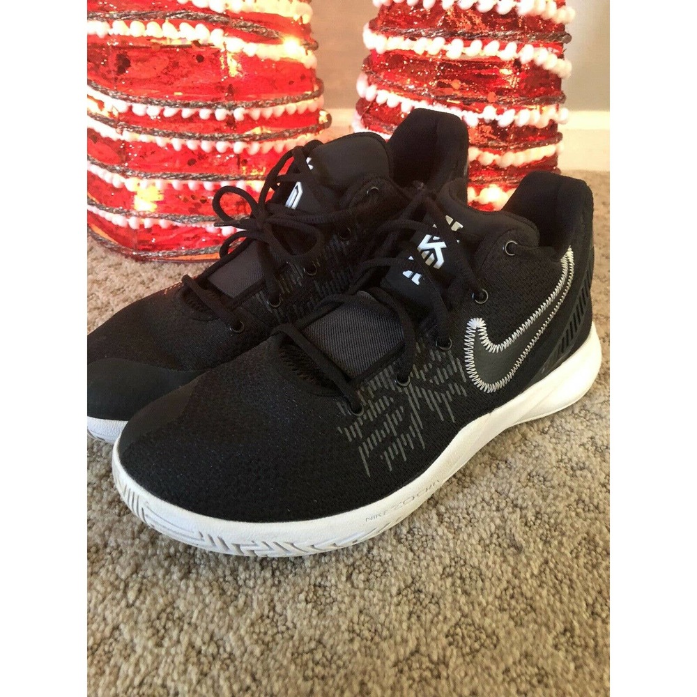 Kyrie NIKE Size 9.5 Barely Used